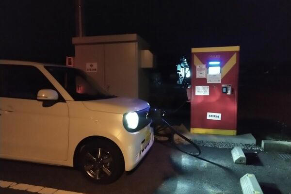 独自モデルの苦戦が映す、ホンダ「撤退判断の連続」という課題, 長距離ドライブでもストレスゼロだったN-ONE e:の「優れた電費性能」, 高出力充電器は不要？ 設置数の多い「125アンペア機」で真価を発揮, 寒冷期テストでは航続距離が4割減少！ 技術的過渡期を露呈した「アキレス腱」, ホンダの軽BEVが「エコカー」として元を取るための損益分岐点, コスト削減のしわ寄せで失われた「プレミアム軽」の矜持, ひっそり消えた「Honda e」のツケ、今こそ立ち返るべき経営の基本