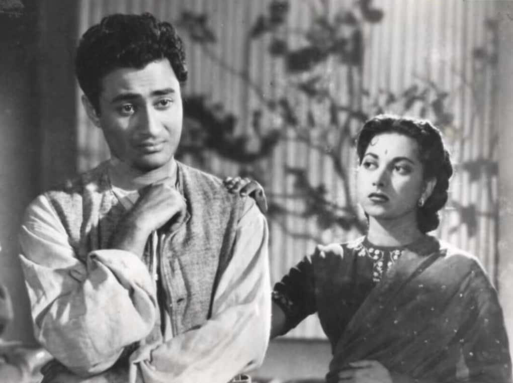 Long before Bollywood became obsessed with celebrity relationships, there was a real-life love story that captivated an entire generation. It involved two of Hindi cinema's biggest stars, secret meetings, handwritten notes, family opposition, and a romance so intense that it remained unforgettable decades later. The love story of Dev Anand and Suraiya wasn't just another film-industry affair. It was the kind of romance that seemed destined for a happy ending, until reality intervened. (File Photo)