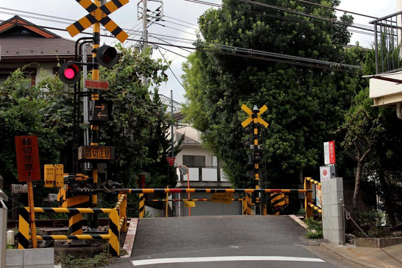 移動の質が生んだ12位への躍進, 都心の利便性と平穏の稀有な共存, 鉄道の制約が守る穏やかな日常, 通過されない街が保つ高い純度, 低密度な都心居住という新たな贅沢, 奇跡的な均衡の上に立つ危うい価値