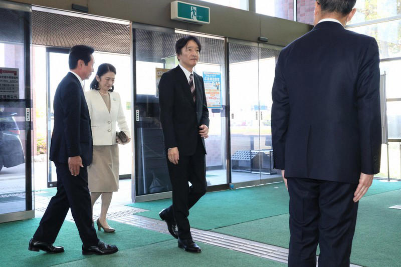 小学生らの手によって放鳥されたトキ＝石川県羽咋市で2026年5月31日午後3時27分、岩本一希撮影, 羽咋市役所に到着し、出迎えを受ける秋篠宮ご夫妻＝石川県羽咋市で2026年5月31日午後0時9分（代表撮影）, 放鳥に際しトキが入った箱を開けられる秋篠宮ご夫妻＝石川県羽咋市で2026年5月31日午後3時24分、岩本一希撮影, 小学生らの手によって放鳥されたトキ＝石川県羽咋市で2026年5月31日午後3時27分、岩本一希撮影, 小学生らの手によって放鳥されたトキ＝石川県羽咋市で2026年5月31日午後3時27分、岩本一希撮影, 小学生らの手によって放鳥されたトキ＝石川県羽咋市で2026年5月31日午後3時27分、岩本一希撮影, トキを放鳥される秋篠宮ご夫妻＝石川県羽咋市で2026年5月31日午後3時25分、岩本一希撮影, トキを放鳥される秋篠宮ご夫妻＝石川県羽咋市で2026年5月31日午後3時25分、岩本一希撮影, トキを放鳥される秋篠宮ご夫妻＝石川県羽咋市で2026年5月31日午後3時25分、岩本一希撮影, 放鳥式でトキを放たれた秋篠宮ご夫妻＝石川県羽咋市で2026年5月31日午後3時25分（代表撮影）, トキを放鳥される秋篠宮ご夫妻＝石川県羽咋市で2026年5月31日午後3時24分（代表撮影）, トキを放鳥される秋篠宮ご夫妻＝石川県羽咋市で2026年5月31日午後3時24分（代表撮影）, 放鳥され、舞い上がるトキ＝石川県羽咋市で2026年5月31日午後3時27分（代表撮影）, 放鳥され能登の空を舞うトキ＝石川県羽咋市で2026年5月31日午後3時25分、岩本一希撮影, 放鳥されたトキ＝石川県羽咋市で2026年5月31日午後3時27分、岩本一希撮影