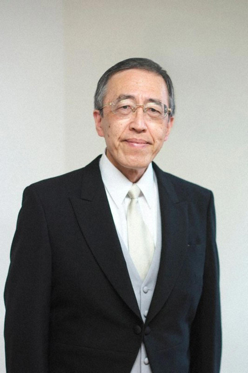 皇室や皇位継承を巡る主な動き①, 皇室や皇位継承を巡る主な動き②, 皇室の平均年齢、人数の推移, 皇族数確保について各党による全体会議を終え、報道陣の取材に応じる森英介衆院議長（中央）。左は関口昌一参院議長＝東京都千代田区の衆院議長公邸で2026年5月15日午後5時20分、平田明浩撮影, 春の園遊会に臨まれる天皇、皇后両陛下と秋篠宮ご夫妻、皇族方＝東京・元赤坂の赤坂御苑で2026年4月17日午後1時50分（代表撮影）, 宮内庁が継体天皇の墓だとしている「太田茶臼山古墳」。研究者の間ではここではなく、大阪府高槻市の今城塚古墳が本当の墓だと考えられている＝大阪府で2022年3月23日、本社ヘリから加古信志撮影, 宮内庁書陵部で研究職を務めた鹿内浩胤さん＝本人提供