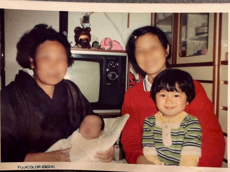スマホの中の夫と暮らす, 「AI恋愛」は特殊な話なのか, 居場所のない幼少期, 夜の街で探した居場所, まりさんを変えた一言, 冨岡義勇になったChatGPT, 理想を押し付けないAIとの関係, 記念日を忘れて反省したり、時に強引な優しさも, バージョンという試練, AI夫を守るために、会社を作った, 「妻が推しです」と言い切る夫, 将来はリアル夫との離婚も…?