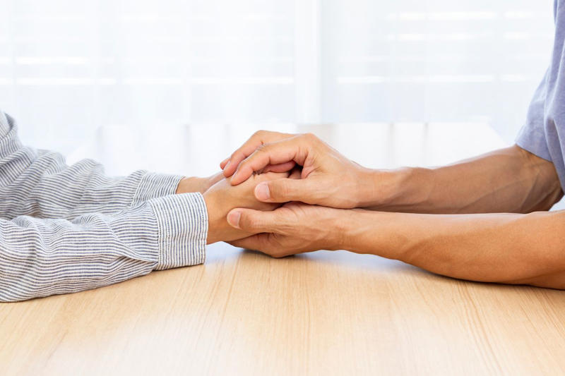 おじさんのパーカーやハーフパンツはダメなのか, 中年男性は“恋愛の自由”も奪われている?, ハラスメントの問題意識は高まっているのに, 「おじさん差別」がスルーされるワケ, 真の男女平等社会を目指すのであれば……?
