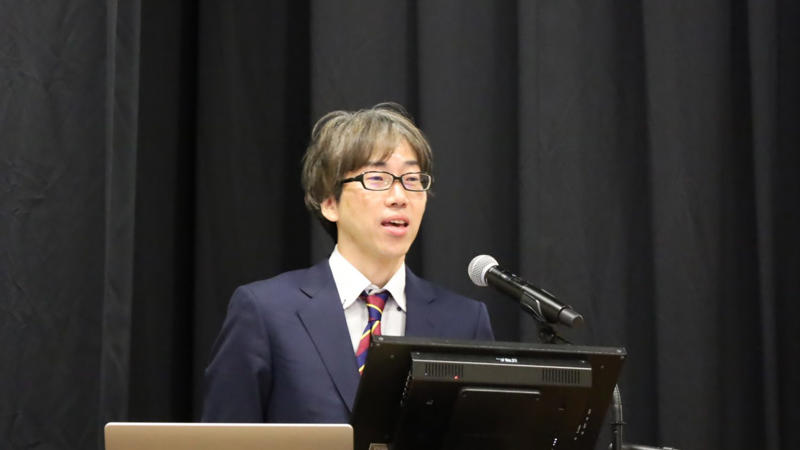 正しい情報を届けることが大学病院の責務, 大腸がん検診はなぜ必要か？, 5年生存率は早期なら9割、進行すると2割弱, 「京都人はもったいない」―検診受診率は4割にとどまる, 「観便」習慣を身につけ、異常があればためらわずに受診を, 大腸カメラはどんな流れで行われる？ 苦しくない？, がんに対する「攻めの予防」――大腸を直接観察、同時治療も, 下剤の改良、痛みへの鎮静…検査への「不安要素」は格段に軽減, ロボット手術は何がすごい？ 治療の流れと特徴, 大腸がんの3つの治療選択肢「手術」「放射線」「化学療法」, 「器用」で「目が良い」手術ロボット, どこで受診したらよいの？ 知っておきたい「コツ」, 納得して治療を受けるための「セカンドオピニオン」, 正しい医療情報を得るための「選び方の基準」, 「早く見つけて、早く治す」——今日から始める大腸がん予防への一歩