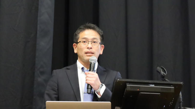 正しい情報を届けることが大学病院の責務, 大腸がん検診はなぜ必要か？, 5年生存率は早期なら9割、進行すると2割弱, 「京都人はもったいない」―検診受診率は4割にとどまる, 「観便」習慣を身につけ、異常があればためらわずに受診を, 大腸カメラはどんな流れで行われる？ 苦しくない？, がんに対する「攻めの予防」――大腸を直接観察、同時治療も, 下剤の改良、痛みへの鎮静…検査への「不安要素」は格段に軽減, ロボット手術は何がすごい？ 治療の流れと特徴, 大腸がんの3つの治療選択肢「手術」「放射線」「化学療法」, 「器用」で「目が良い」手術ロボット, どこで受診したらよいの？ 知っておきたい「コツ」, 納得して治療を受けるための「セカンドオピニオン」, 正しい医療情報を得るための「選び方の基準」, 「早く見つけて、早く治す」——今日から始める大腸がん予防への一歩