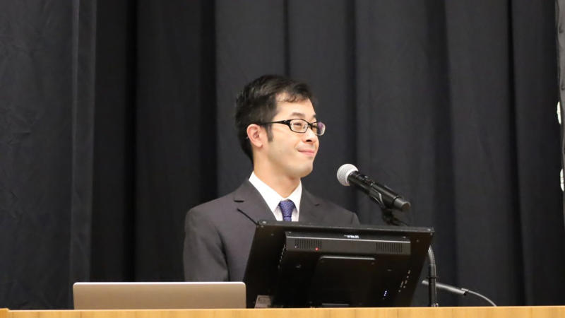 正しい情報を届けることが大学病院の責務, 大腸がん検診はなぜ必要か？, 5年生存率は早期なら9割、進行すると2割弱, 「京都人はもったいない」―検診受診率は4割にとどまる, 「観便」習慣を身につけ、異常があればためらわずに受診を, 大腸カメラはどんな流れで行われる？ 苦しくない？, がんに対する「攻めの予防」――大腸を直接観察、同時治療も, 下剤の改良、痛みへの鎮静…検査への「不安要素」は格段に軽減, ロボット手術は何がすごい？ 治療の流れと特徴, 大腸がんの3つの治療選択肢「手術」「放射線」「化学療法」, 「器用」で「目が良い」手術ロボット, どこで受診したらよいの？ 知っておきたい「コツ」, 納得して治療を受けるための「セカンドオピニオン」, 正しい医療情報を得るための「選び方の基準」, 「早く見つけて、早く治す」——今日から始める大腸がん予防への一歩