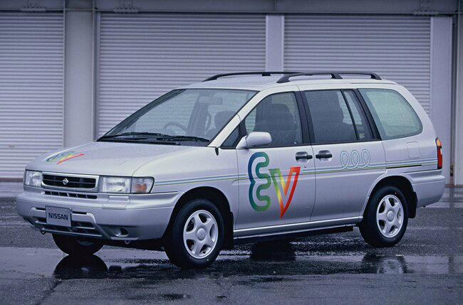 宮崎に届いた「最後の公道2スト」ハスクバーナTE150, 「EVを3代続けた会社は、世界で日産だけ」, 最初からBセグのクロスオーバーEVとして企画がスタートした, ボクシーなSUVでなく、シュッとした姿である理由, 3代目にして初めて採用した“真のEV専用プラットフォーム”, エンジン用の「大穴」がなくなった──サブフレームが静けさを生む, 磁石の位相をずらす~新モーターユニットの静粛技術, 「3段折れ」制御~1万分の1秒、3ミリ刻みのトルク管理, EVの進化は「何秒で何キロ」ではない~日産が積み重ねた技術思想, 「普通にするための努力が、まったく普通ではありません」, リーフは「世界初の量産型EV」なのか?, EVの歴史は19世紀に始まった, 「たま電気自動車」~日産のルーツが生んだ戦後のEV, オイルショックが再点火したEV開発の火, 90年代、リースプログラムで実用化へ