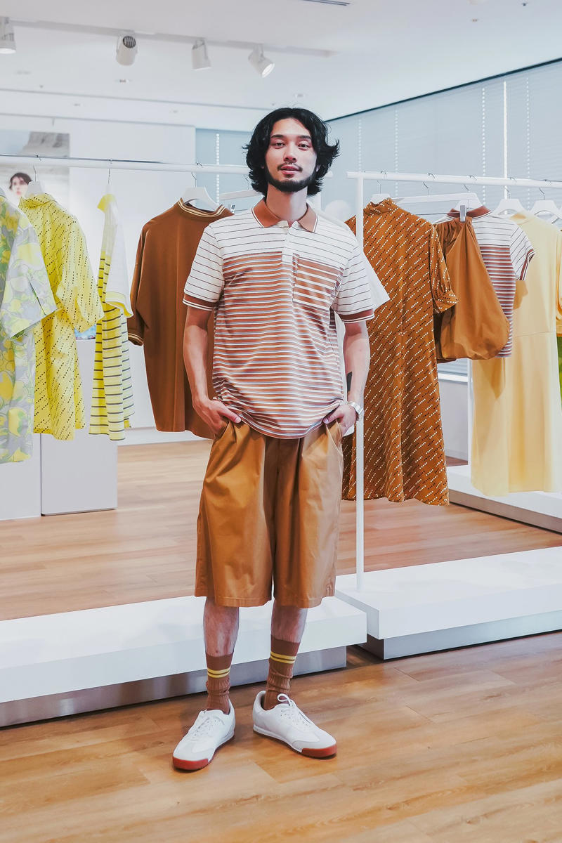      ②シルクプリントスカーフ　(各)2,990   ,      ③ブロードシャツ(￥3,990)・④タックショーツ(￥3,990)   ,      ⑤スーピマコットンオーバーサイズTシャツ(￥2,990)・⑥ワイドショーツ(￥3,990)   ,      ⑧ドライカノコスリムフィットボーダーポロシャツ　￥2,990   ,      [WOMEN'S]ストライプミニポロシャツ　￥2,990   