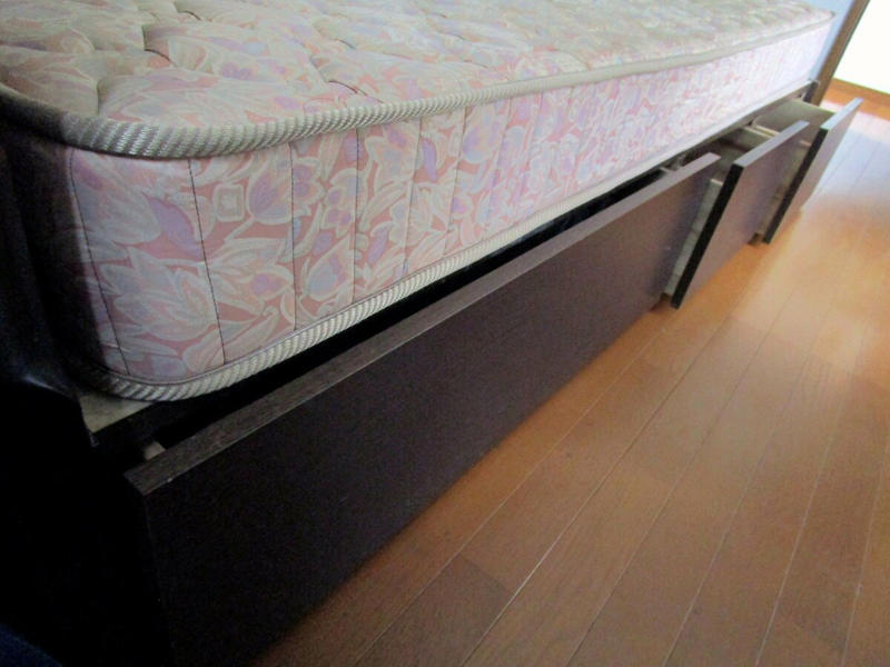 1:メンテナンスの動線を見直し, 2:軽さ・扱いやすさを基準にした寝具選び, 3:寝具の予備は最小限に, 4:掃除のしやすさを考え、ベッドは脚つきに