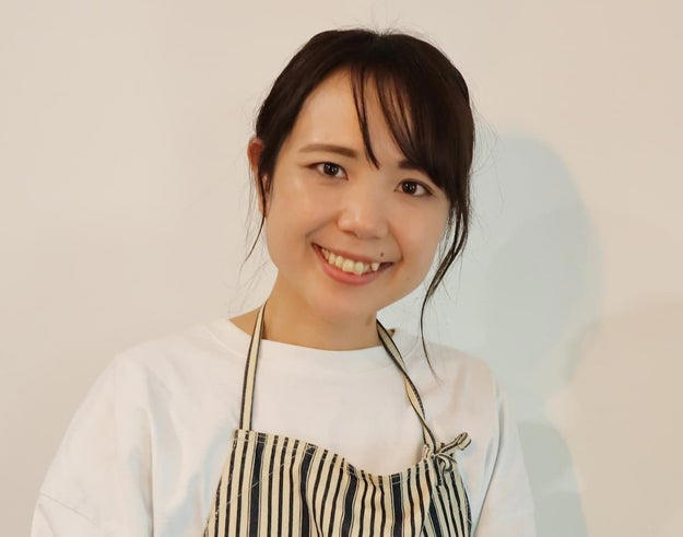 ※この記事は料理コラムニスト・山本ゆりさんのブログ（2026-04-02）より転載しています。, めっちゃ好きなスパゲッティです。, 作り方：① トマトは半分に切る。ベーコンは1cm幅に切る。にんにくはみじん切りにする。, ② フライパンにオリーブ油大さじ1と①を入れて弱火にかけ、あまり触らずトマトに焼き色をつける。砂糖をトマトに振り、酒をジャッと絡めてから水、塩を入れ、沸いたらスパゲッティを加える。, ③ 時々ほぐしながらふたをせずに表示時間ゆで、トマトを軽くつぶして粉チーズ、オリーブ油大さじ1/2を加え、塩(分量外)で塩で味を調える。火を強めてトロッとしたら器に盛り、好みで黒胡椒、パセリ、粉チーズをふる。, 最後まで読んでくださってありがとうございます！
