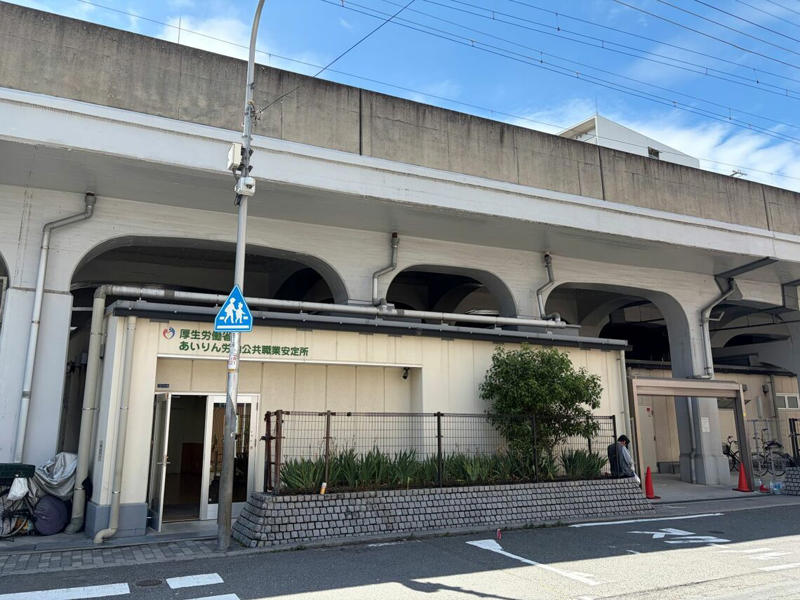 整備が進む新今宮駅周辺の南海本線ガード下, 昭和にタイムスリップした気分, 昼間でも剣呑な空気が漂う三角公園周辺, 飲み屋が多い商店街は賑やかだった, 大阪最大の花街、飲み屋街、屋台村など夜は充実している, 日本の文化のひとつが色濃く残る独特な街