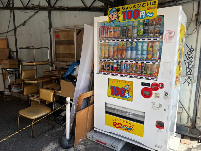 整備が進む新今宮駅周辺の南海本線ガード下, 昭和にタイムスリップした気分, 昼間でも剣呑な空気が漂う三角公園周辺, 飲み屋が多い商店街は賑やかだった, 大阪最大の花街、飲み屋街、屋台村など夜は充実している, 日本の文化のひとつが色濃く残る独特な街