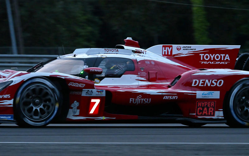 小林可夢偉選手（チーム代表兼ドライバー/7号車） , マイク・コンウェイ選手（7号車） , ニック・デ・フリース選手（7号車） , セバスチャン・ブエミ選手（8号車） , ブレンドン・ハートレー選手（8号車） , 平川亮選手（8号車） 