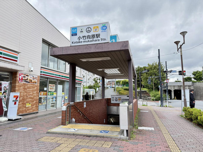 駅の開設が遅く、地下駅のみ, 駅前一等地に2つの小学校, 幹線道路に対する反対運動, 住民が住環境を守った, 住民の手でつくられた再開発されない街
