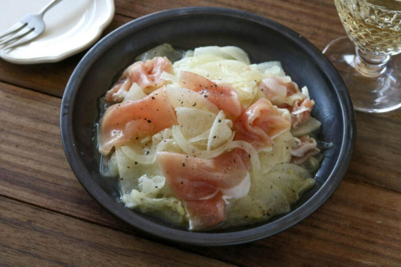 新たまのステーキ バター醤油味, まるごと新玉ねぎとツナのチーズ焼き, 鶏肉と新玉ねぎの照り煮, 大根と新玉ねぎと生ハムのマリネ, 新玉ねぎとわかめの梅おかか和え