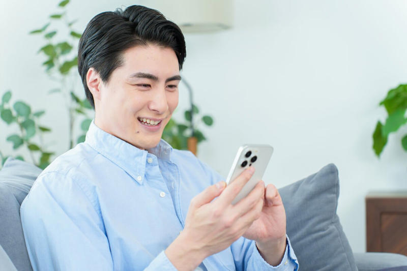 「NISA貧乏」の真実。月5000円が現実的？みんなが選ぶ金融資産とは, 勤労者世帯の家計収支（2025年平均）, 若年層を襲う「物価高」投資に回す余力が奪われる理由, 「NISAの運用成功」が招くオーバーペースの罠。4割が直面する資金捻出の壁, 9割超が「プラス」を享受する成功体験, 満足度9割超の裏側で「43％」が直面する資金捻出の壁, 「NISAは片道切符？」知っておくべき「損益通算」の落とし穴。
