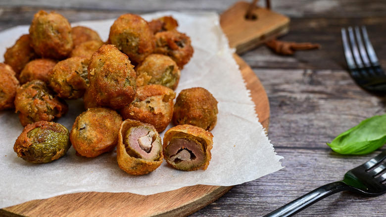 1. Arancini, 2. Folpetti, 3. Piadina, 4. Pizza rústica, 5. Olive ascolane, 6. Maritozzi, 7. Panzerotti, 8. Panelle, 9. Sfogliatelle, 10. Frittatina di pasta