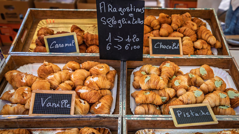 1. Arancini, 2. Folpetti, 3. Piadina, 4. Pizza rústica, 5. Olive ascolane, 6. Maritozzi, 7. Panzerotti, 8. Panelle, 9. Sfogliatelle, 10. Frittatina di pasta