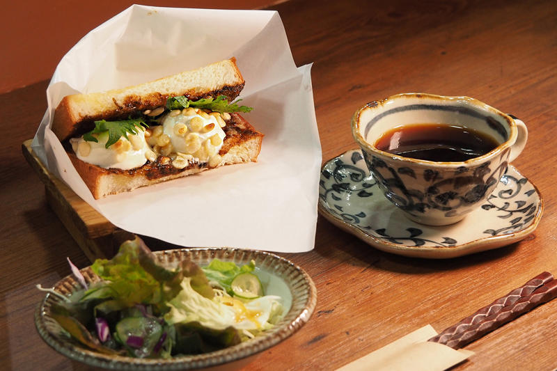 王道純喫茶で味わう昔ながらのナポリタン『珈琲 琵琶湖』, 『珈琲 琵琶湖』店舗詳細, オリジナリティあふれるモーニングが自慢！『きりん珈琲』, 『きりん珈琲』店舗詳細, ロートレックの作品を飾った古き良きパリのカフェ『チェリー』, 『チェリー』店舗詳細, 時がゆっくりと流れる昭和レトロ喫茶『テラス・ドルチェ』, 『テラス・ドルチェ』店舗詳細, スペシャリティコーヒーに定食、お酒まで楽しめる『Cafe ig（カフェ アイジー）』, 日本茶で楽しむ和スタイルカフェ『KAKUMEI Burger&amp;Café』, おいしいマクロビで心も体もリセット『ひだまりカフェ』, 『ひだまりカフェ』店舗詳細