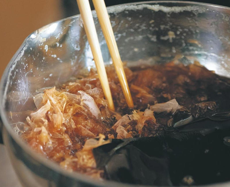 簡単なのにほめられる無限つゆの作り方, 【無限つゆ】基本のだししょうゆ味, 【自家製がんもどき】手作りならではのふんわり食感, 【鶏のだしから揚げ】じゅわじゅわーっとしみ出るだしに歓喜