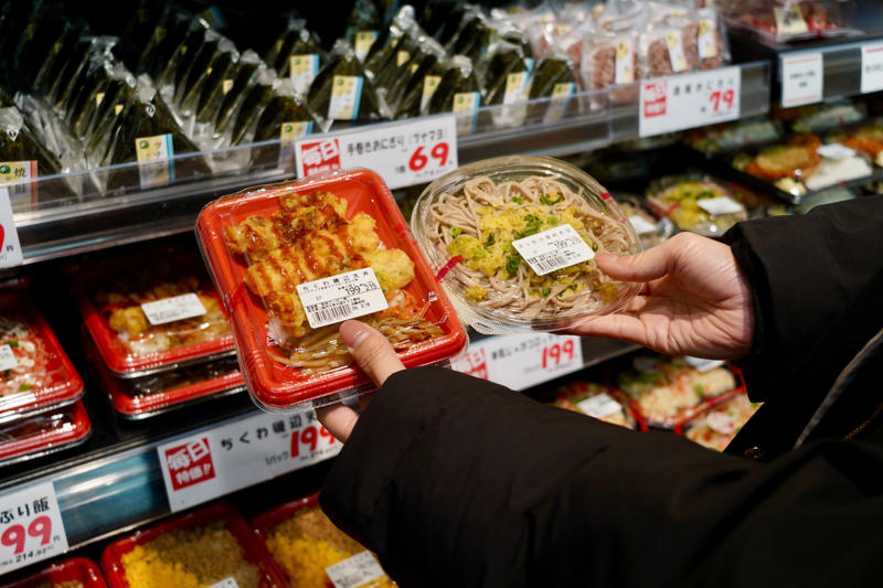 ■「激安弁当は“攻める商品”」, ■段ボール陳列の裏にある“食”への執念, ■トライアル西友でも広がる激安弁当, ■激安弁当は“つかの間のオアシス”