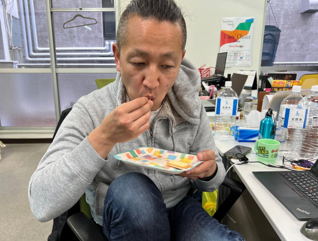 ・圧倒的な人の多さ, ・実際に食べてみた, ・ブラインドテスト的に食べ比べ, ・佐藤英典 → スノーミルクチーズの方が美味い, ・中澤星児 → お土産として渡すならスノーミルクチーズ, ・GO羽鳥 → スノーミルクチーズの方が美味い, ・原田たかし → スノーミルクチーズの方が美味い, ・Yoshio → 白い恋人の方が美味い, ・P.K.サンジュン → 白い恋人の方が美味い, ・あひるねこ → スノーミルクチーズの方が美味い, ・ジュンくん → 白い恋人の方が美味い, ・今回ご紹介したイベントの詳細データ