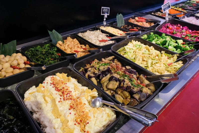 一時代を築いた名店は、なぜ苦境に沈んだのか, 主役は肉じゃない？「あさくま」が次に賭ける一手, 老舗のプライドを捨て、業績は復活した, 「あさくま」が、無借金でも配当しない理由