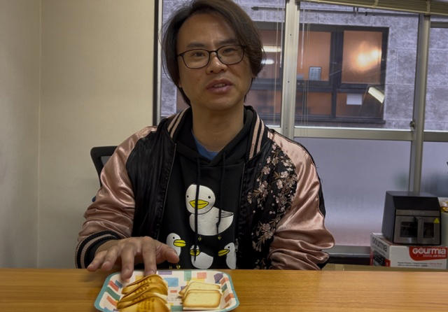 ・圧倒的な人の多さ, ・実際に食べてみた, ・ブラインドテスト的に食べ比べ, ・佐藤英典 → スノーミルクチーズの方が美味い, ・中澤星児 → お土産として渡すならスノーミルクチーズ, ・GO羽鳥 → スノーミルクチーズの方が美味い, ・原田たかし → スノーミルクチーズの方が美味い, ・Yoshio → 白い恋人の方が美味い, ・P.K.サンジュン → 白い恋人の方が美味い, ・あひるねこ → スノーミルクチーズの方が美味い, ・ジュンくん → 白い恋人の方が美味い, ・今回ご紹介したイベントの詳細データ