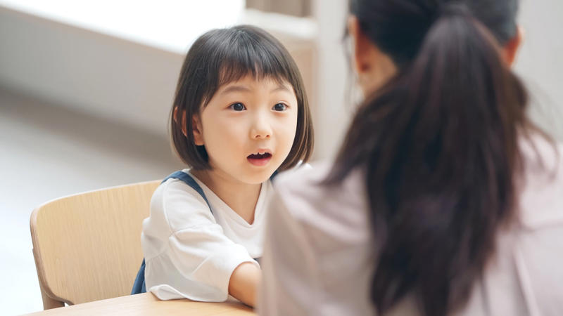煮え切らない返事ばかりでイライラ, 「ちゃんと考えて」が通用しないのはなぜ？, 「うーん」で終わらせないために。子どもが考え始める問いの作り方, 子どもは「うーん」の中で考えている