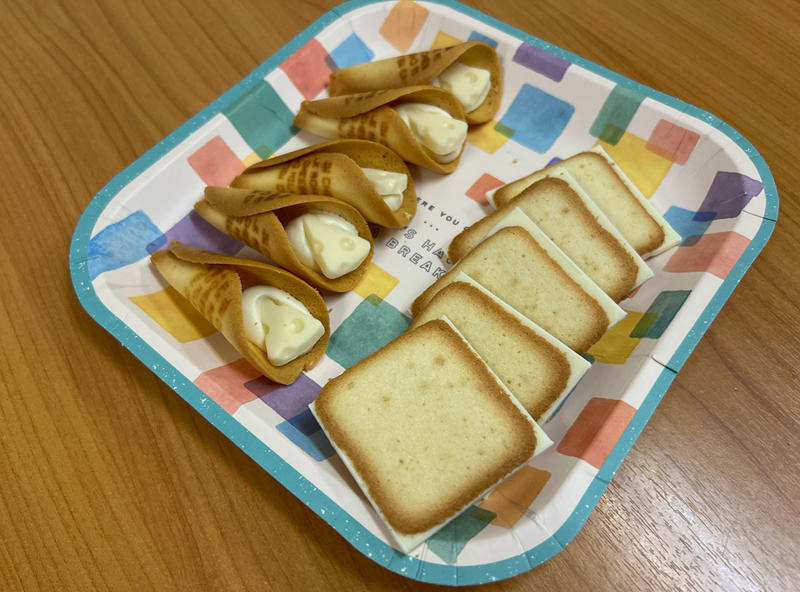 ・圧倒的な人の多さ, ・実際に食べてみた, ・ブラインドテスト的に食べ比べ, ・佐藤英典 → スノーミルクチーズの方が美味い, ・中澤星児 → お土産として渡すならスノーミルクチーズ, ・GO羽鳥 → スノーミルクチーズの方が美味い, ・原田たかし → スノーミルクチーズの方が美味い, ・Yoshio → 白い恋人の方が美味い, ・P.K.サンジュン → 白い恋人の方が美味い, ・あひるねこ → スノーミルクチーズの方が美味い, ・ジュンくん → 白い恋人の方が美味い, ・今回ご紹介したイベントの詳細データ