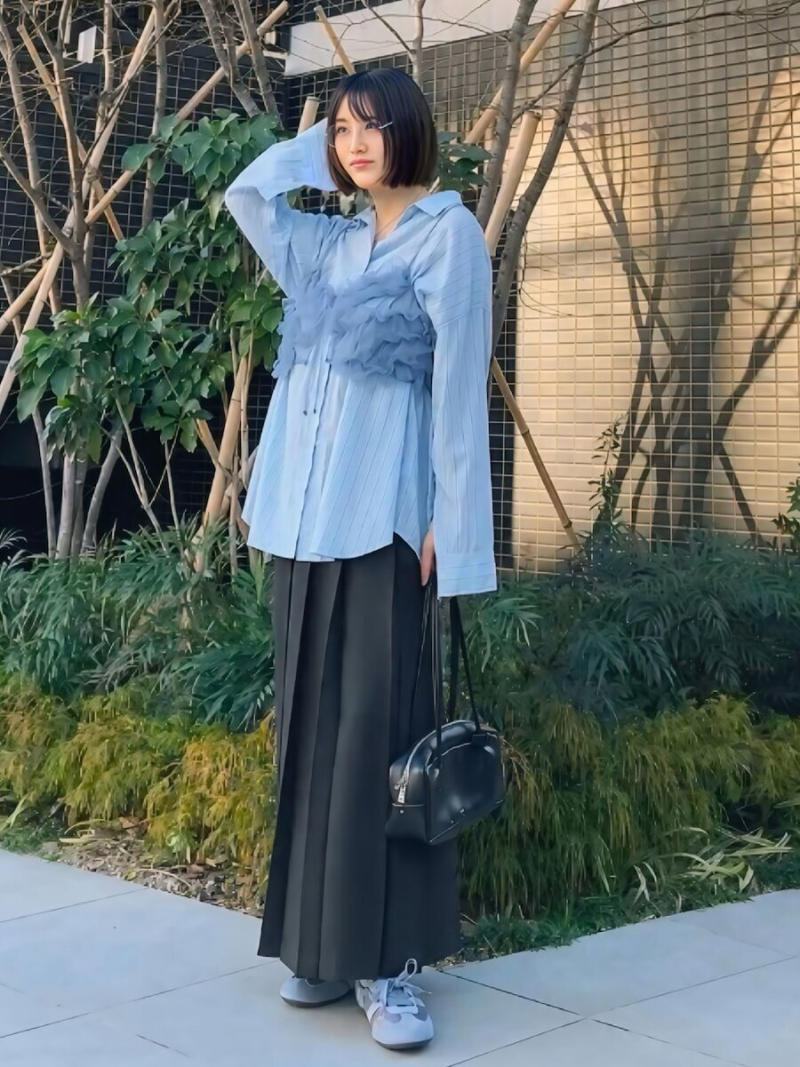 肩掛けニットでこなれる♪爽やかリラクシーコーデ, フリルビスチェで旬度UP！大人可愛いレイヤード, 黒ワンピ×ブルーシャツでつくる大人の休日スタイル, ジャケット合わせで洗練見え♪きちんとハンサムコーデ, ベージュスカートで上品に♡きれいめ通勤コーデ