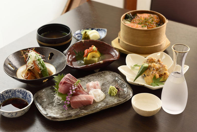 お弁当も可。手仕事の温かみが伝わるこだわり定食『キッチン ホーリー』, 『キッチン ホーリー』店舗詳細, 子供からお年寄りまでミートソースの虜（とりこ）に『bottega 柏店』, 『bottega 柏店』店舗詳細, 希少豚「林SPF」を岩塩で味わうとんかつ定食『とんかつ瓢（ひさご）』, 『とんかつ瓢』店舗詳細, 一度食べたらヤミツキのカシミールカレー『カレーの店 ボンベイ本店』, 『カレーの店ボンベイ』店舗詳細, おかわり自由のサラダもランチの名物『ワイン&amp;クラフトビール肉バル ティグリ』, 『ワイン&amp;クラフトビール肉バル ティグリ』店舗詳細, 噛み締めるほどに旨味弾けるローストポークオーバーライス『食堂endo』, 『食堂endo』店舗詳細, 濃厚なニンニクソースの鹿丼を味わう『クラフトビールとジビエ 地産地消Cafe&amp;Bar Cluster』, 『クラフトビールとジビエ 地産地消Cafe&amp;Bar Cluster』店舗詳細, 楽しみは鮮度がきわだつサラダバー『ザ・ライフ』, 一度では口に収まらない！ 名物からあげの定食『わとか食堂 柏豊四季台店』, 『わとか食堂 柏豊四季台店』 店舗詳細, 柏で60年以上愛される町中華『麺処・餃子処 TESHI』, 『麺処・餃子処 TESHI』店舗詳細, 柏野菜の手料理は、体が喜ぶ味わい『Vegetable &amp; fruit 古民家カフェ conaya』, 『Vegetable &amp; fruit 古民家カフェ conaya』店舗詳細, 中国野菜の聖地で味わう独創的な味『中国料理文菜華（ぶんさいか）』, 『中国料理文菜華』店舗詳細, ワインの供は地元の朝採れ野菜料理『クアトロ・スタジオーネ』, 『クアトロ・スタジオーネ』店舗詳細, 1、2人なら、店主との会話も楽しいカウンターへ『お料理 なかき』, 『お料理 なかき』店舗詳細, ハレの日に出かけたい中華の名店『老中国菜 知味斎』, 『老中国菜 知味斎』店舗詳細, 余韻の長～い郷土料理とワインを『Trattoria Chicco』, 味わうほどに痛感するナポリへの心意気『Pizzeria Tintarella』, 皿に凝縮された手仕事の結晶『BISTRO GAVROCHE』