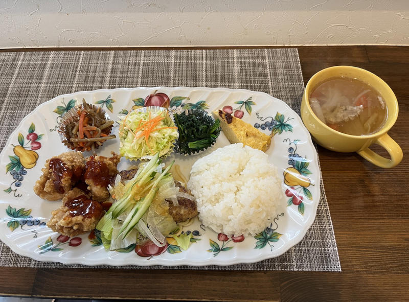 お弁当も可。手仕事の温かみが伝わるこだわり定食『キッチン ホーリー』, 『キッチン ホーリー』店舗詳細, 子供からお年寄りまでミートソースの虜（とりこ）に『bottega 柏店』, 『bottega 柏店』店舗詳細, 希少豚「林SPF」を岩塩で味わうとんかつ定食『とんかつ瓢（ひさご）』, 『とんかつ瓢』店舗詳細, 一度食べたらヤミツキのカシミールカレー『カレーの店 ボンベイ本店』, 『カレーの店ボンベイ』店舗詳細, おかわり自由のサラダもランチの名物『ワイン&amp;クラフトビール肉バル ティグリ』, 『ワイン&amp;クラフトビール肉バル ティグリ』店舗詳細, 噛み締めるほどに旨味弾けるローストポークオーバーライス『食堂endo』, 『食堂endo』店舗詳細, 濃厚なニンニクソースの鹿丼を味わう『クラフトビールとジビエ 地産地消Cafe&amp;Bar Cluster』, 『クラフトビールとジビエ 地産地消Cafe&amp;Bar Cluster』店舗詳細, 楽しみは鮮度がきわだつサラダバー『ザ・ライフ』, 一度では口に収まらない！ 名物からあげの定食『わとか食堂 柏豊四季台店』, 『わとか食堂 柏豊四季台店』 店舗詳細, 柏で60年以上愛される町中華『麺処・餃子処 TESHI』, 『麺処・餃子処 TESHI』店舗詳細, 柏野菜の手料理は、体が喜ぶ味わい『Vegetable &amp; fruit 古民家カフェ conaya』, 『Vegetable &amp; fruit 古民家カフェ conaya』店舗詳細, 中国野菜の聖地で味わう独創的な味『中国料理文菜華（ぶんさいか）』, 『中国料理文菜華』店舗詳細, ワインの供は地元の朝採れ野菜料理『クアトロ・スタジオーネ』, 『クアトロ・スタジオーネ』店舗詳細, 1、2人なら、店主との会話も楽しいカウンターへ『お料理 なかき』, 『お料理 なかき』店舗詳細, ハレの日に出かけたい中華の名店『老中国菜 知味斎』, 『老中国菜 知味斎』店舗詳細, 余韻の長～い郷土料理とワインを『Trattoria Chicco』, 味わうほどに痛感するナポリへの心意気『Pizzeria Tintarella』, 皿に凝縮された手仕事の結晶『BISTRO GAVROCHE』