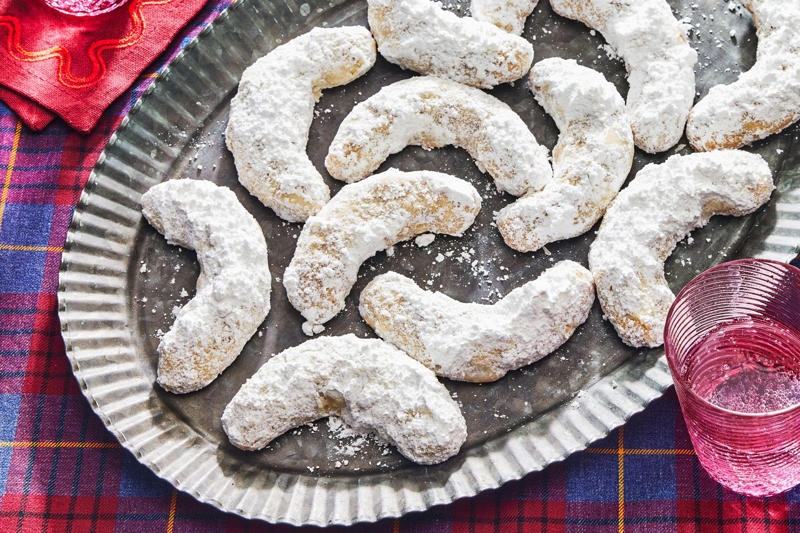 Forgotten Cookies, Chocolate Crinkle Cookies, Soft Oatmeal Cookies, Chewy Molasses Cookies, Pan-Banging Chocolate Chip Cookies, Strawberry Shortbread Cookies, Walnut Crescents, Coconut Macaroons, Oatmeal Chocolate Chip Cookies, Easy Peanut Butter Cookies