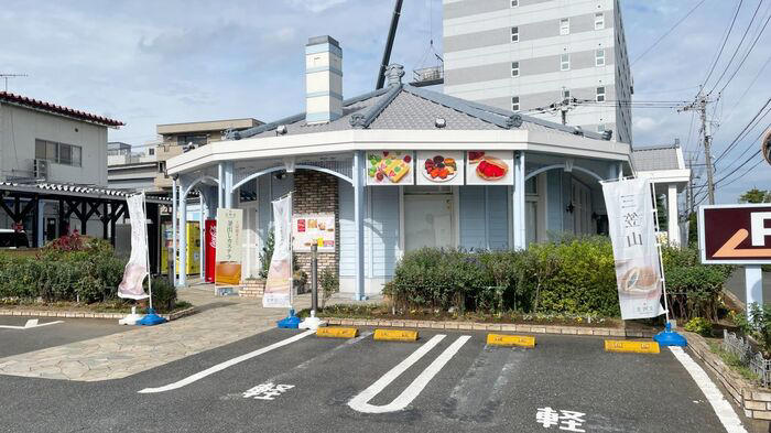 東京・武蔵村山市にある「文明堂壹番舘」へ, 今回のお目当て「窯出しカステラ」です！, 窯出しカステラ、カステラの切り落としを入手！, 文明堂の工場売店は要チェック！