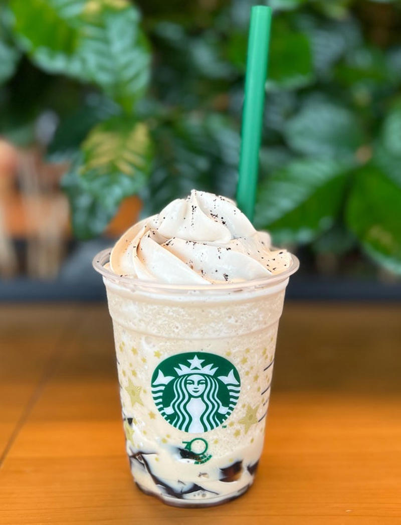 『THE STAR フラペチーノ』全5種が発売, THE フラペチーノ of メロン of メロン, 30周年バージョンの進化ポイント, 実際に飲んでみると…？, THE フラペチーノ of メロン of メロン, THE フラペチーノ of フルーツ‐オン‐トップ‐ヨーグルト with クラッシュ ナッツ, 今回の30周年バージョンの進化ポイント, 実際に飲んでみると？, THE フラペチーノ of フルーツ-オン-トップ-ヨーグルト with クラッシュ ナッツ, THE フラペチーノ of コーヒー ジェリー, 30周年バージョンの進化ポイント, 実際に飲んでみると, THE フラペチーノ of コーヒー ジェリー, THE フラペチーノ of 加賀 棒ほうじ茶, 30周年バージョンの進化ポイント, 実際に飲んでみると, THE フラペチーノ of 加賀 棒ほうじ茶, THE フラペチーノ of チャンキー クッキー, 30周年バージョンの進化ポイント, 実際に飲んでみると, THE フラペチーノ of チャンキー クッキー, BuzzFeed Kawaiiライターの推しフラペは？, なかでもお気に入りが『THE フラペチーノ of メロン of メロン』, それぞれの販売店舗を知る方法は？