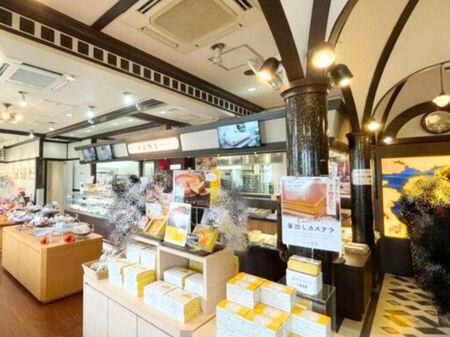 東京・武蔵村山市にある「文明堂壹番舘」へ, 今回のお目当て「窯出しカステラ」です！, 窯出しカステラ、カステラの切り落としを入手！, 文明堂の工場売店は要チェック！