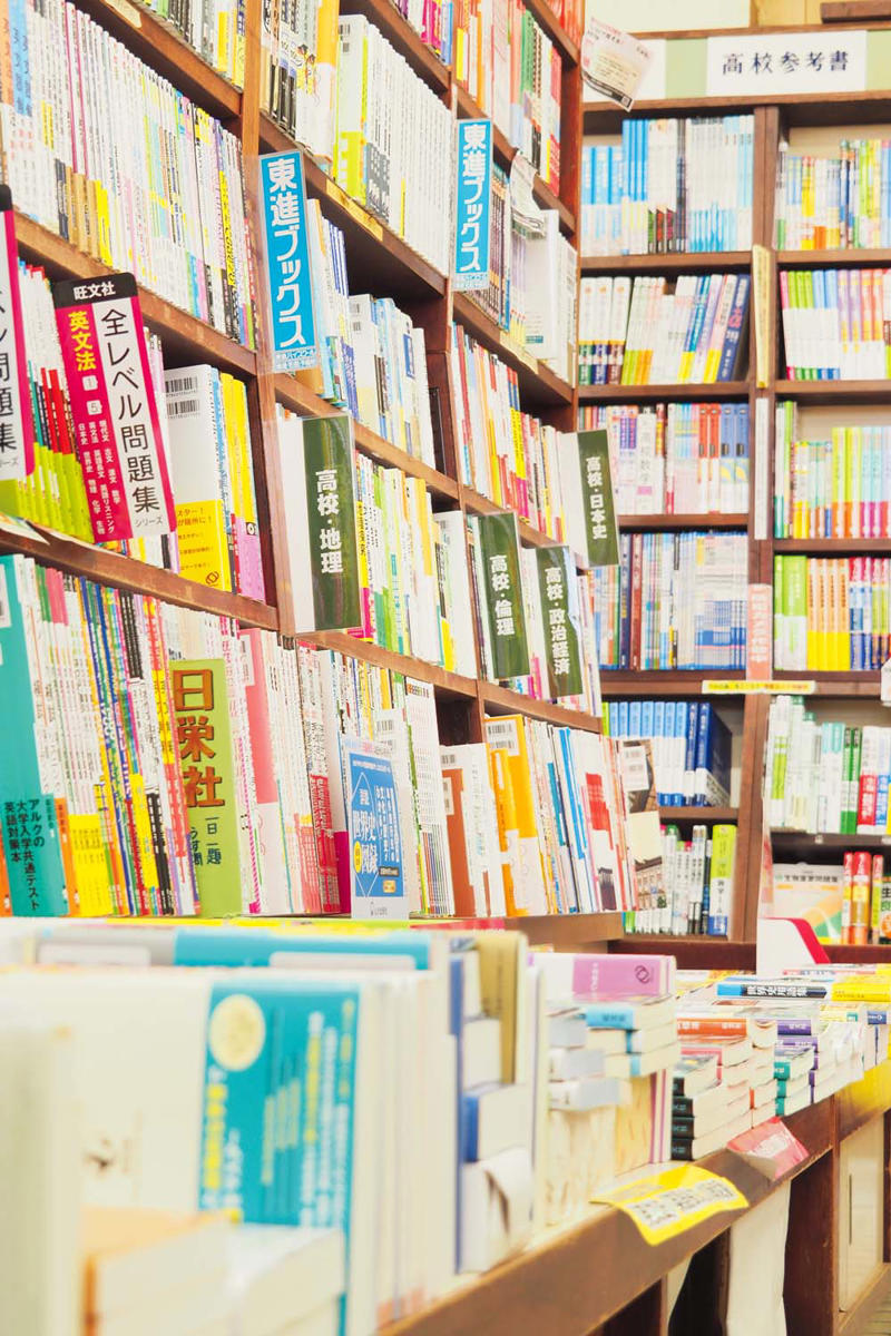 カフェとあわせて利用したい『くまざわ書店 草加ヴァリエ店』【草加】, 『くまざわ書店 草加ヴァリエ店』店舗詳細, 独自フェアが草加を目指す理由に！『高砂ブックス』【草加】, 『高砂ブックス』店舗詳細, 地域を支え、地域に支えられる『ほんのいえ 宮脇書店 越谷店』【越谷】, 『ほんのいえ 宮脇書店 越谷店』店舗詳細, なんでも揃うオールラウンダー書店『TSUTAYA レイクタウン』【越谷】, 『TSUTAYA レイクタウン』店舗詳細, 手軽に立ち寄れる立地がうれしい『旭屋書店 新越谷店』【越谷】, 『旭屋書店 新越谷店』店舗詳細, 地元民に寄り添うラインアップ『リブロ ララガーデン春日部店』【春日部】, 『リブロ ララガーデン春日部店』店舗詳細, 春日部の街を見守って100余年『酒井書店』【春日部】, 『酒井書店』店舗詳細, 地域の本も、ここにあり！