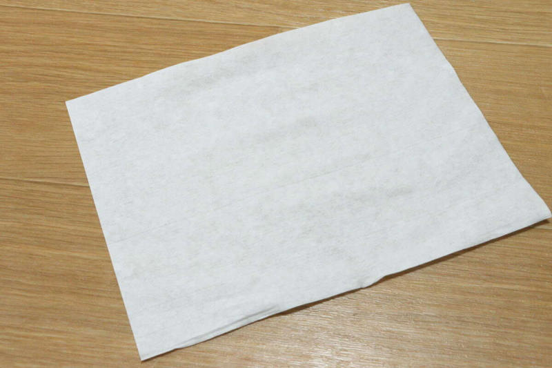 ストック買いしたいくらい優秀！100均便利グッズ, ティッシュ感覚でガシガシ使える！, 素材はパルプで毛羽立ちが少ない, 白色で汚れ具合がひと目で分かる, パッケージには取り出し口があり便利, 水も油もぐんぐん吸収, 濡れても破れにくい, 最後はそのままポイっ！と捨てられてラクチン, 衛生上使い切りを推奨