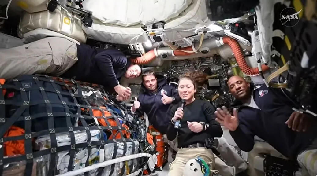 人類が53年ぶりに地球周回軌道を離脱, スペースシャトルから受け継がれた主エンジン, 宇宙船の近傍運用テストを完了, テスト飛行ならでは？の小さなトラブルも, 飛行3日目の主なスケジュール