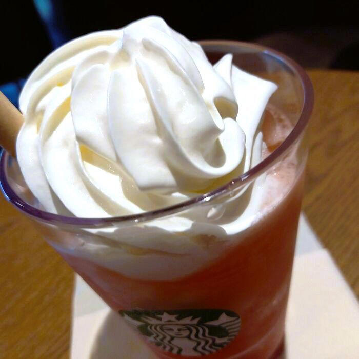 スタバで「不思議なレシート」が出てきた！？, ドキドキしながら再び店舗へ…！, 季節限定のフラペチーノを注文♪, たっぷりのホイップクリーム☆