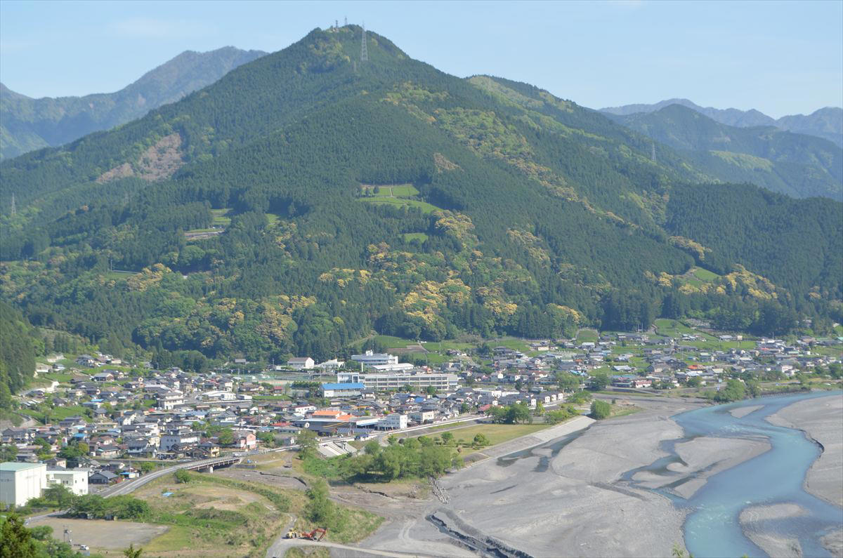 教育に力を入れる子育てしやすいまち。移住オーダーメイドツアーやお試し住宅も！, 畑に囲まれた、離れ付きの平屋, 里山に囲まれた静かな場所で農ライフ, 【問い合わせ先】, 写真で見る物件詳細「離れ付きの平屋」, 静岡県川根本町のおすすめスポット, レインボーブリッジと奥大井湖上駅