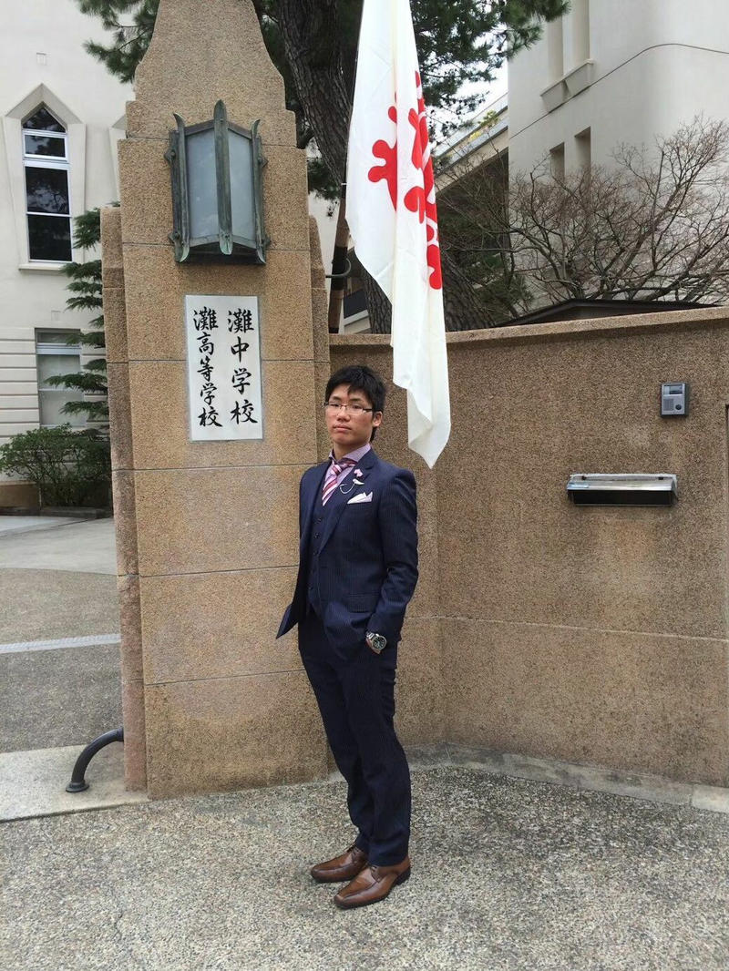 灘高校出身→防衛大学在籍中に東大に向け仮面浪人, 関西最難関の灘高等学校に入学, 東大不合格…防衛大学に進学を決める, 防大で仮面浪人は“ほぼ不可能”, 軽い気持ちで仮面浪人するべきじゃない, 親の背中を見て、自分も事業主になりたい