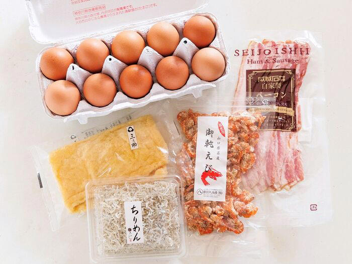 ひとりごはんを楽しむために、常備しておくといい食材があります, おすすめ①賞味期限が長め。料理のバリエーションが広がる食材, おすすめ②買い物に行けないときも「乾物」があれば心強い, おすすめ③さば缶、ツナ缶。そのまま使える缶詰も常備, おすすめ④練り物はおやつにも、たんぱく質食材としても, ＼一人暮らしの料理アイデア満載！／キャリア45年の料理家が教える"自分のための"レシピ本