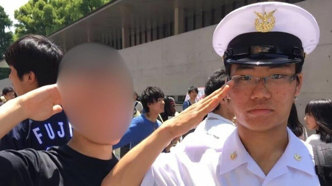 灘高校出身→防衛大学在籍中に東大に向け仮面浪人, 関西最難関の灘高等学校に入学, 東大不合格…防衛大学に進学を決める, 防大で仮面浪人は“ほぼ不可能”, 軽い気持ちで仮面浪人するべきじゃない, 親の背中を見て、自分も事業主になりたい