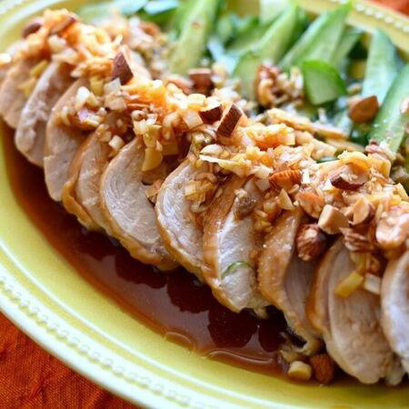 鶏チャーシューの作り方, よだれ鶏用の材料の下ごしらえ, よだれ鶏風タレの作り方, 鶏チャーシューを切り分ける, レンチンで簡単！よだれ鶏風チャーシューの完成！