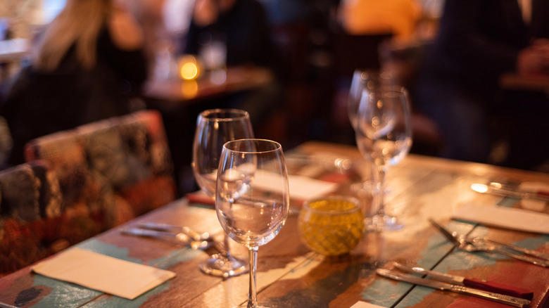 Not knowing how you like your steak, Not reading the menu carefully, Failing to research the restaurant beforehand, Not sharing with the table, Expecting to be in and out quickly, Pouring sauce on immediately, Not understanding why different steaks are priced differently, Only focusing on familiar cuts of beef, Not asking your server questions