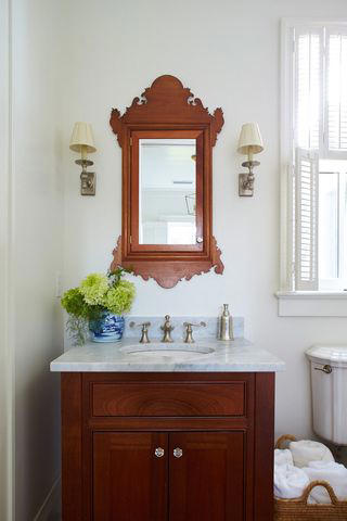 Leave Front Porch Unscreened For Maximum Sunlight, Create An Inviting And Open Space To Entertain, Go For Glass-Front Upper Cabinets, Hide Appliances Behind Cabinets, Let There Be Lots Of Natural Light, Incorporate Simple Design, Think of Clever Places For Antiques, Choose Materials That Build Character, Design A Space For Gathering, Pay Attention To Scale