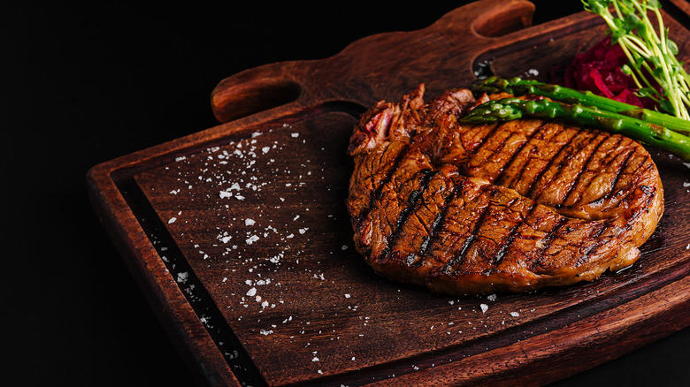 Not knowing how you like your steak, Not reading the menu carefully, Failing to research the restaurant beforehand, Not sharing with the table, Expecting to be in and out quickly, Pouring sauce on immediately, Not understanding why different steaks are priced differently, Only focusing on familiar cuts of beef, Not asking your server questions