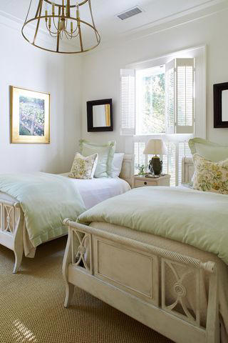 Leave Front Porch Unscreened For Maximum Sunlight, Create An Inviting And Open Space To Entertain, Go For Glass-Front Upper Cabinets, Hide Appliances Behind Cabinets, Let There Be Lots Of Natural Light, Incorporate Simple Design, Think of Clever Places For Antiques, Choose Materials That Build Character, Design A Space For Gathering, Pay Attention To Scale